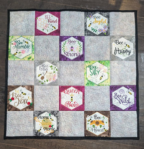 Mini Bee Quilt / Wall Hanging